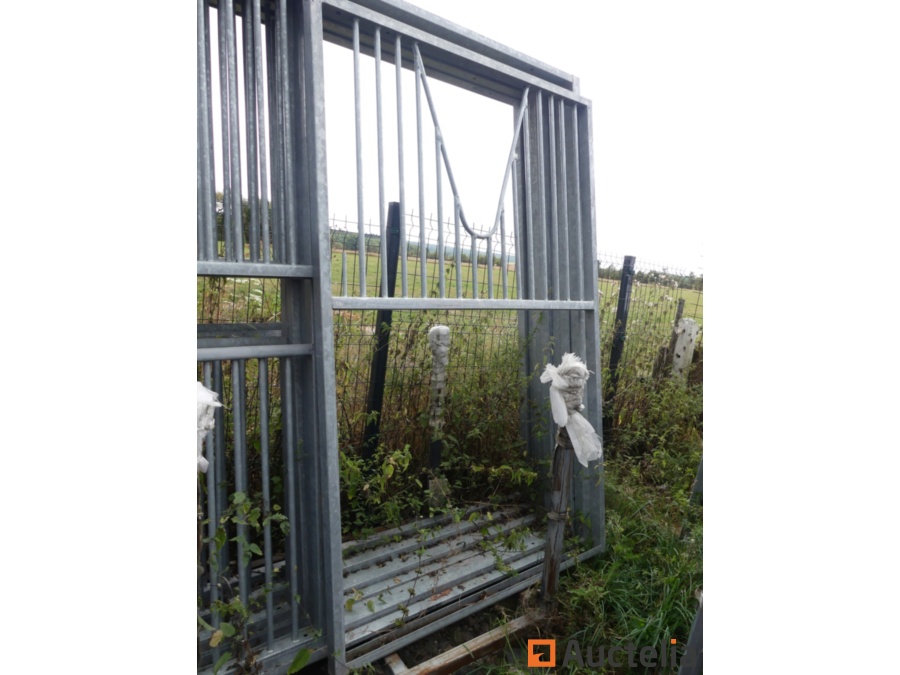 5 Facades horse box with slinding door - barrier - auctelia.com