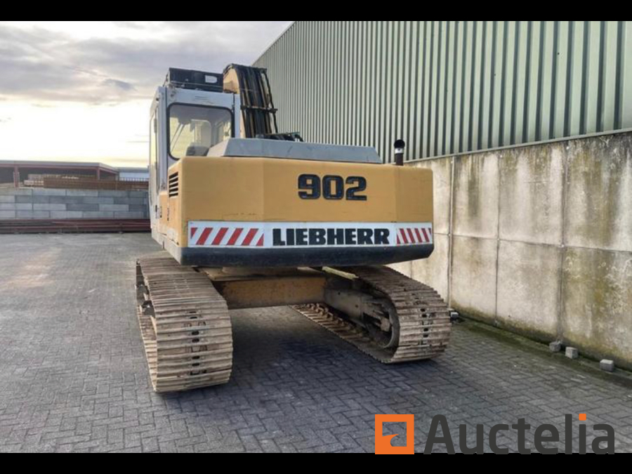 Liebherr 2025 r 902