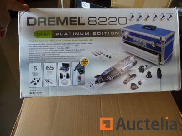 DREMEL 8220 Rotatable Multifunction Wireless 12V Li-ON with LED - Hand 