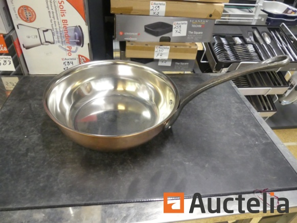 https://d3e8cqkgiap95p.cloudfront.net/en/resources/pictures/flared-frying-pan-bourgeat-copper-stainless-steel-28-cm(IT:AucteliaItem000147363:AucteliaPic0000908675:L).jpg