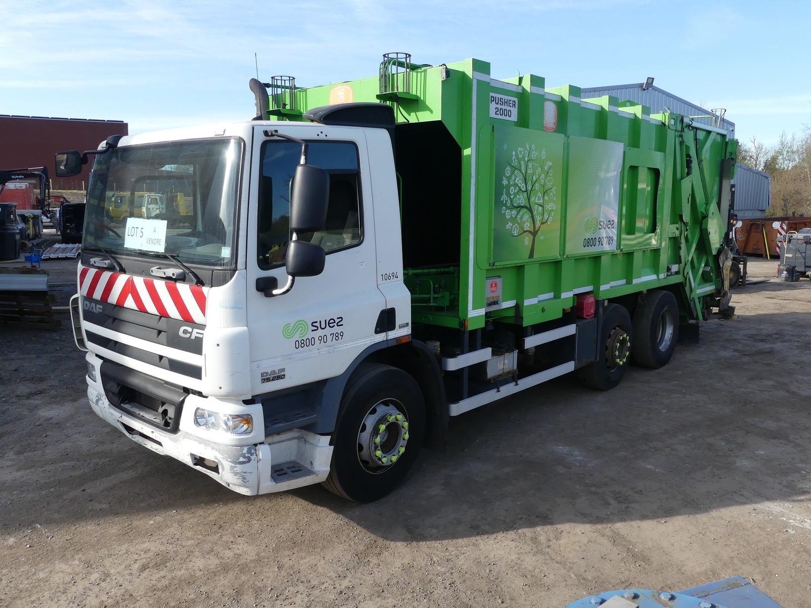 Trucks garbage bins and tow trucks - Transport - Auctelia