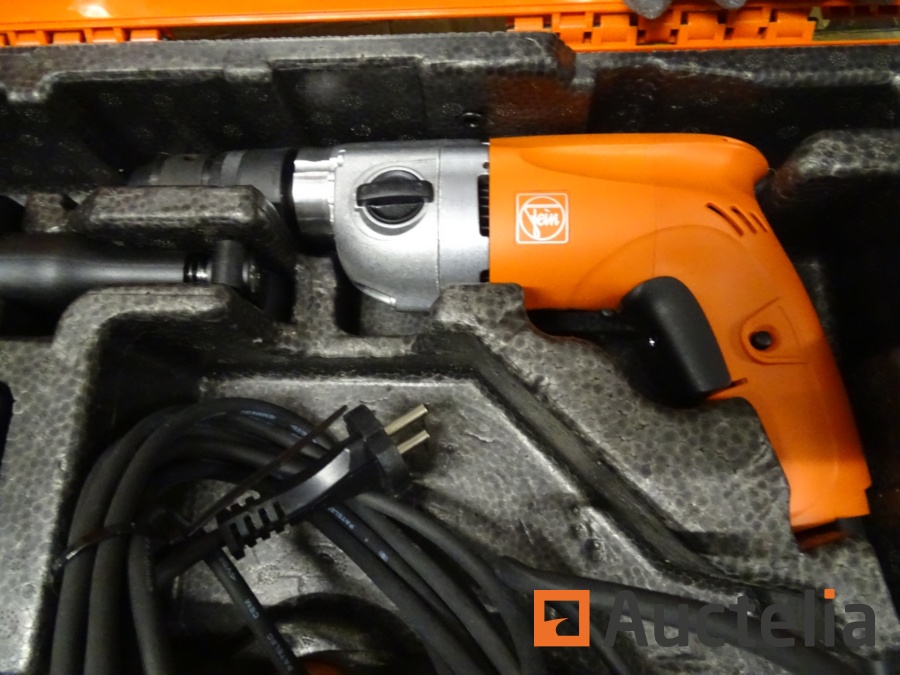 Screw driverUnscrew drill in its FEIN POP132 Systainer (A) Hand to