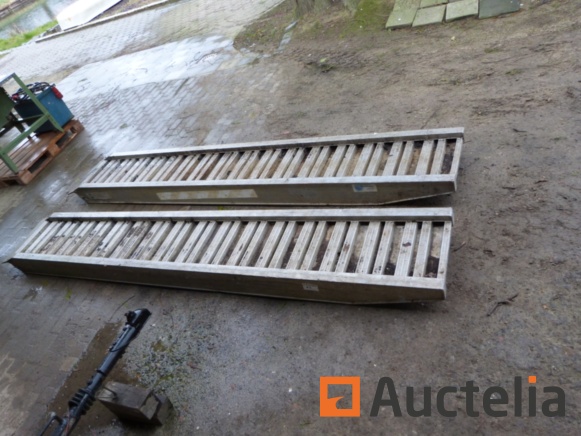 STP craft loading aluminum ramps used at auction - Auctelia