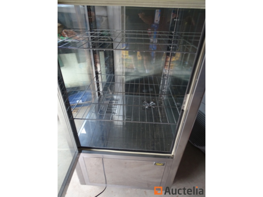 Frigo vitrine sur roulettes