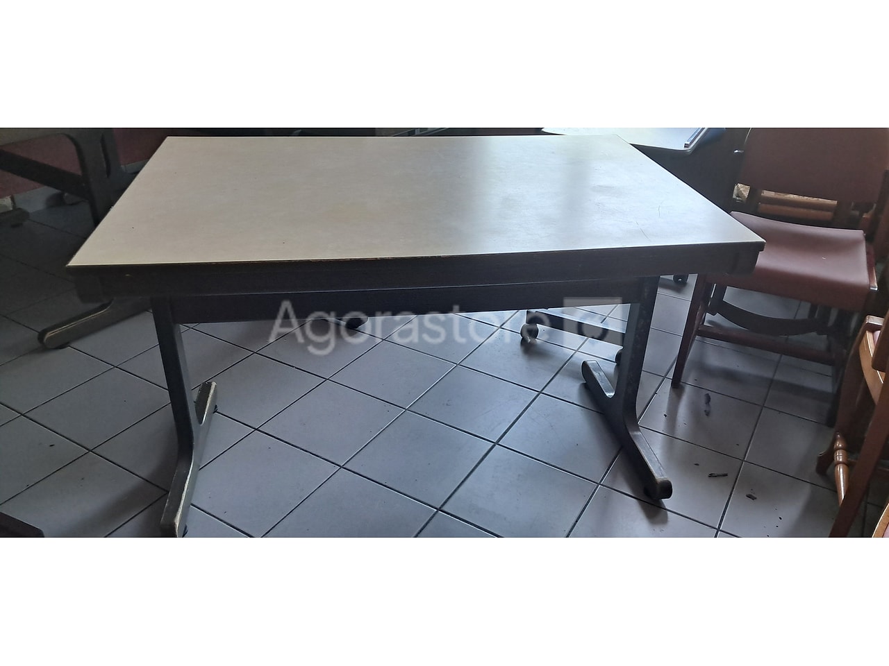 Tables d'occasion aux enchères - Agorastore